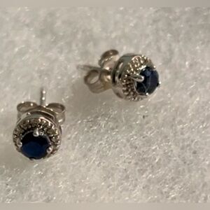 10K stud earrings featuring deep blue sapphire stones NWT